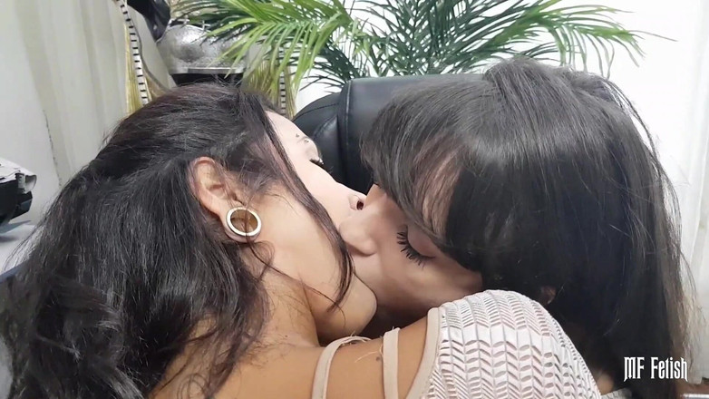 MF Fetish: Esmerlerle bir güne mükemmel bir son