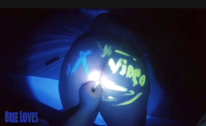 Bree Loves: 젖탱이를 빨아주는 거유녀 따먹기