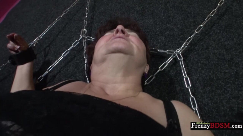 Old Nanny: Avó em lingerie sexy hogtied