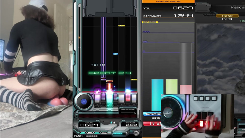 Rainbow Femboy: Femboy Raine 一边玩 beatmania iidx 一边骑乘玩具