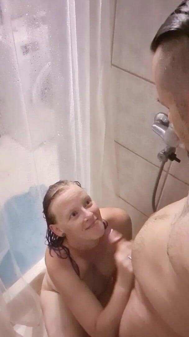 KittieNoOne: Se corre en mí y luego en mí