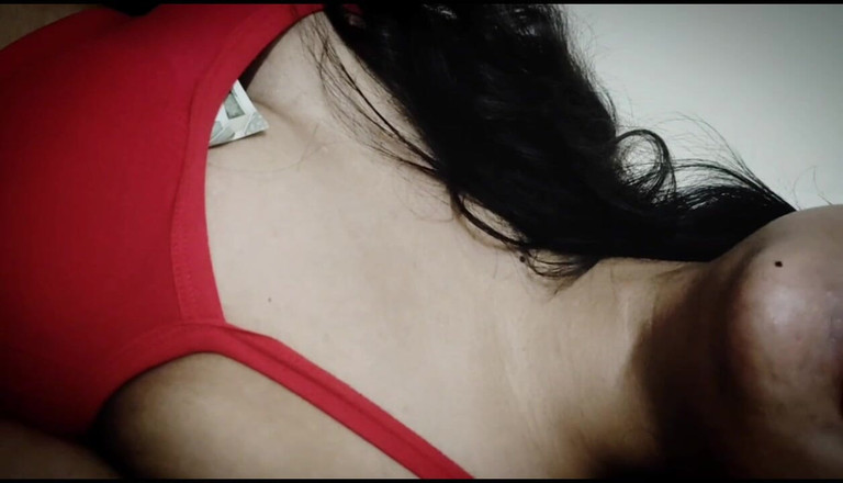 Sex bird: Ha lasciato la cameriera attirandola con contanti