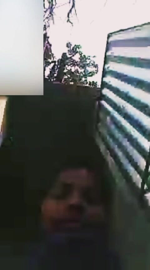 Png: 熱い若いマンコを見せるデジガールフレンド