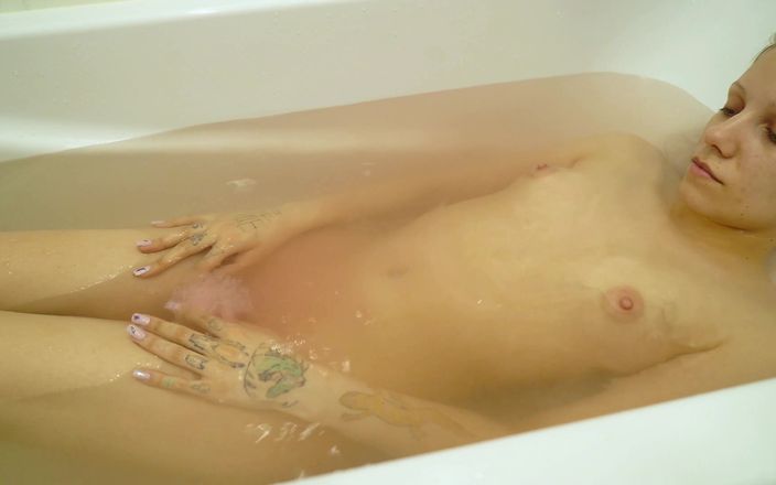 Vasya Sylvia: Masturbation in the Bathroom - Wet Pussy