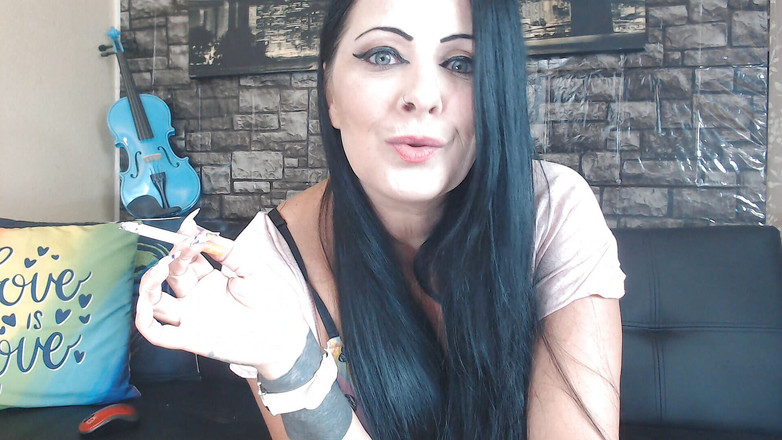 Abby Anna: Fumer vierge, le temps d'apprendre