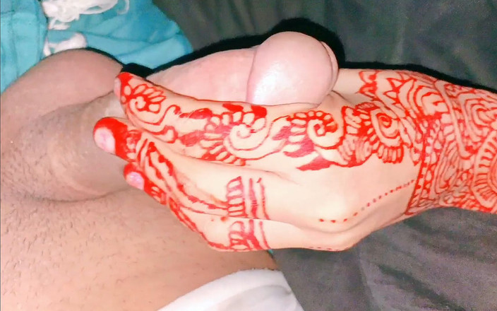 TomatoBig: Güzel seksi kız sıkı amcığı sikiyor