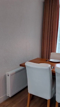 Poznaj i zjedz moich teściów - Sydney krzyczy wreszcie spotkanie z ludźmi męża i idzie tak słabo, że je zjada
