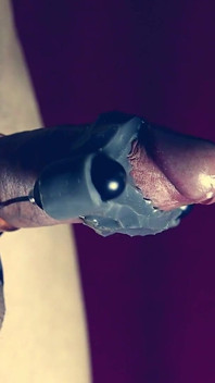 This Vibrator Is Too Weak for Me to Cum.