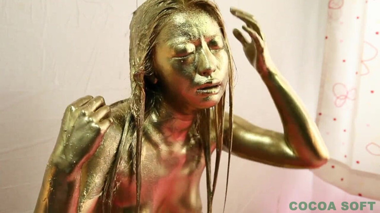 Cocoa Soft: Experience Sybian in gold paint