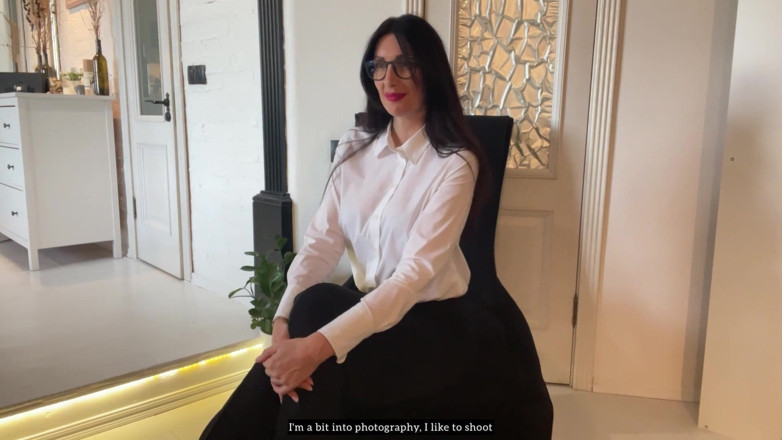 LizaVirgin: Hot MILF with glasses sucked the boss