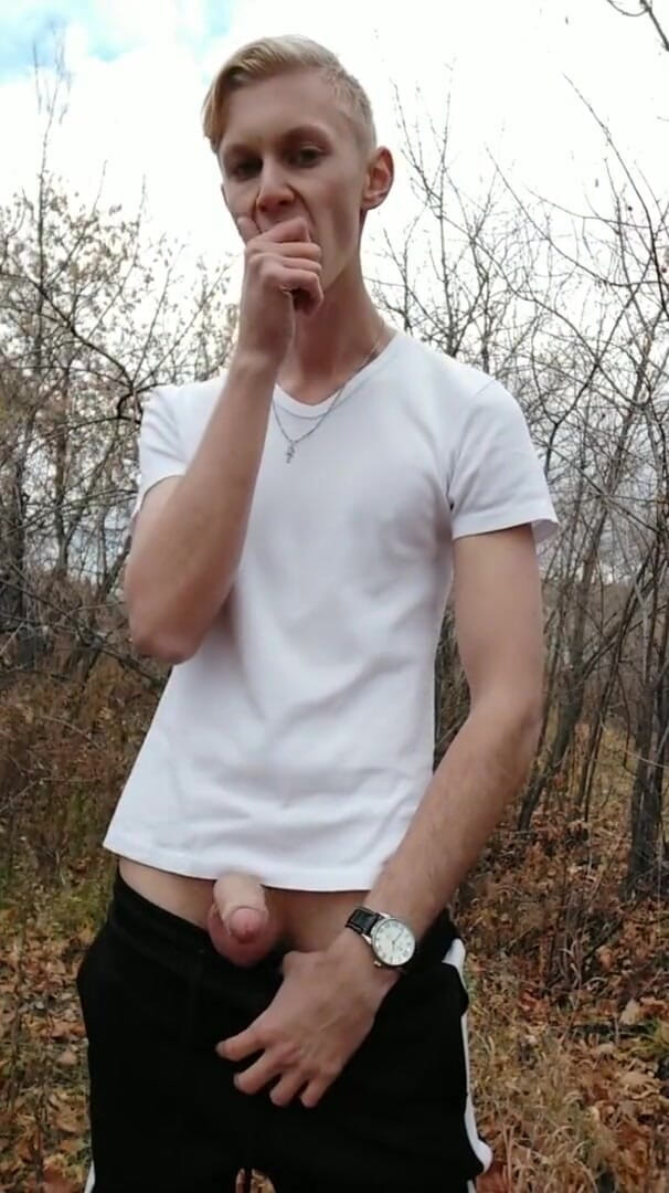 Dick Boys Studio: Handjob in the park