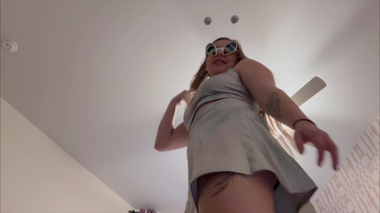 Kink in Time: Phoenix Sinz's Futuristic Giantess Domination 4K POV Shrinking Fantasy Awaits!