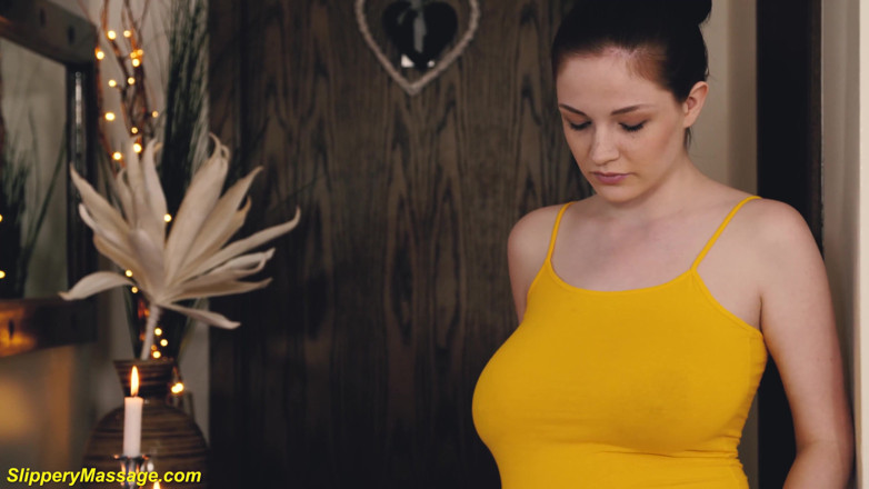Slippery massage: Pregnant Princess Angel fingering her slippery pussy
