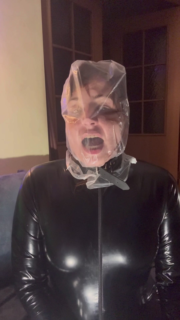 Elena917: Kantong Plastik dan Lateks Ketat