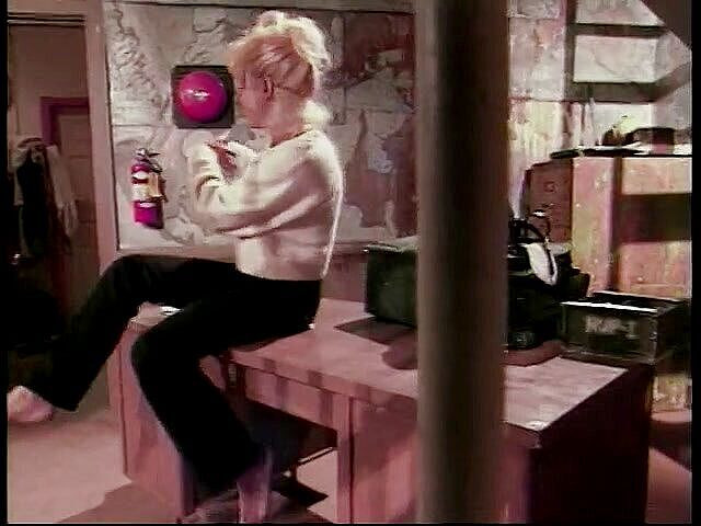 Girls of Desire: Calde giovani lesbiche in costumi si scopano a vicenda con...