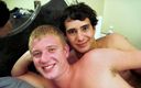Gay Guys: Ateşli genç çift eşcinsel erkekler götlerini fena sikiyor