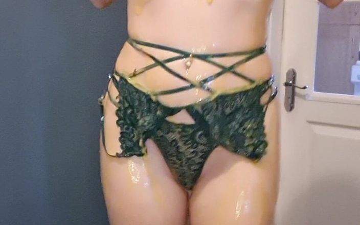Lily kink: 젖가즘: 커스터드와 웰리 젖은 재미