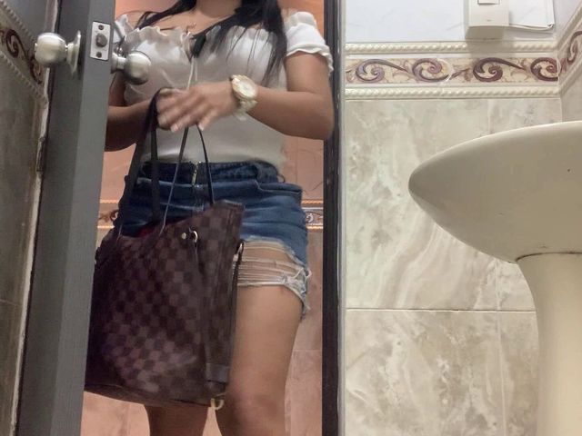 Short Skirt in Public Toilet(sexy Latina) (Sensesex 1989)