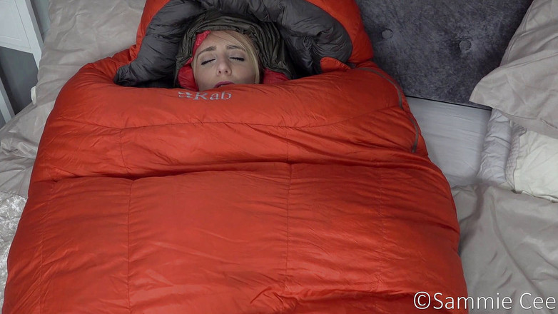 Sammie Cee: Down Jacket và bedroll thủ dâm