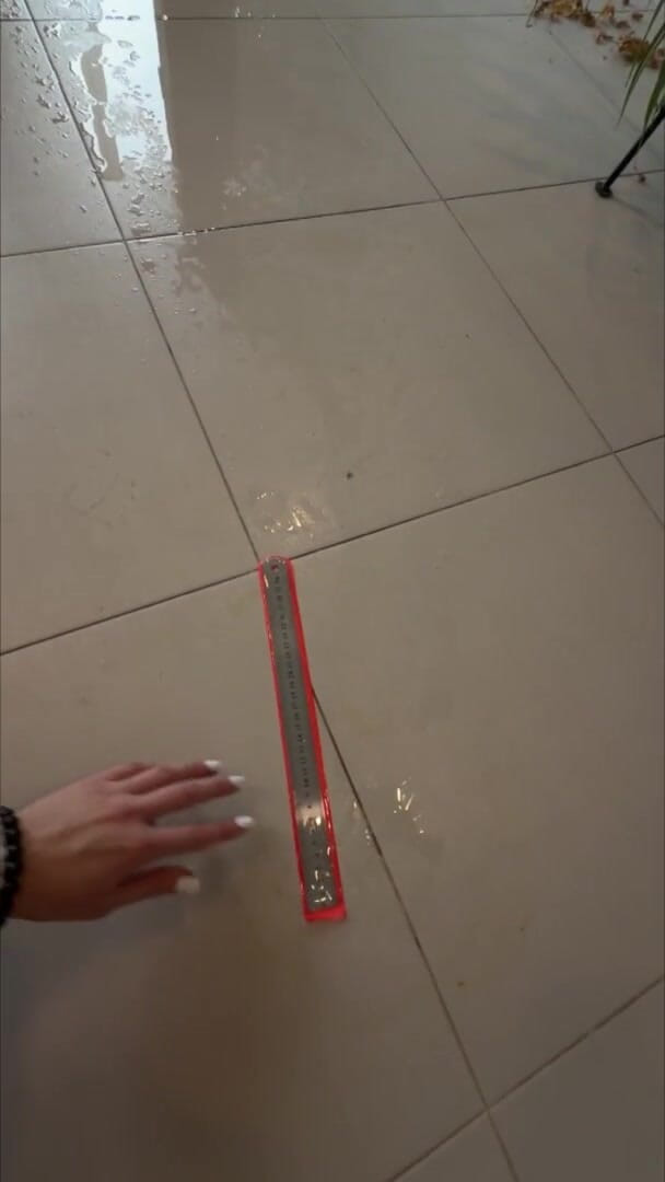 PeeAriel: Extreme Long Distance - Powerful Pee Flow From a Full Bladder -...