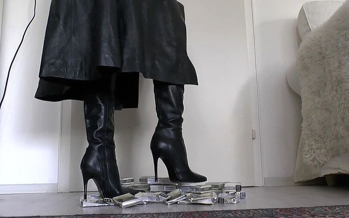 Lady Victoria Valente: 高跟鞋高跟鞋粉碎香烟包