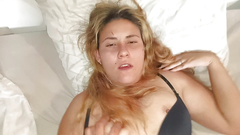 FabianUY97: 마누라의 다리를 벌려 존나게 따먹어