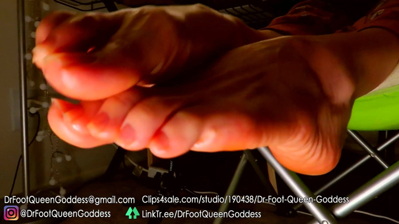 Dr. Foot Queen Goddess: Wet oil sole rub full
