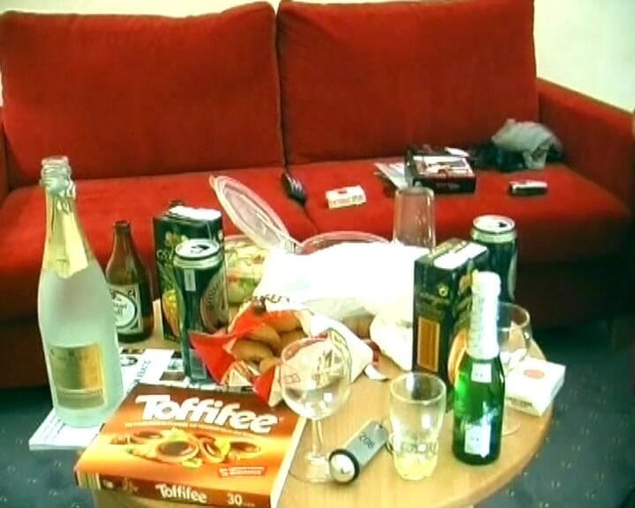 Deutsche Madchen: 素晴らしいドイツのひよこは、自慰行為をして硬いペニスをしゃぶるのが大好きです