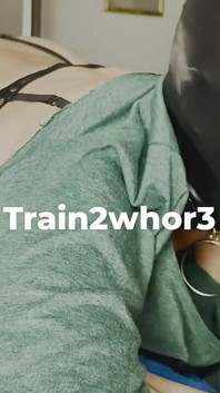 Nr.13 Kehlenfick-Training, pass auf meinen hintern auf. Ich mag es, den schwanz meines mannes zu lutschen.