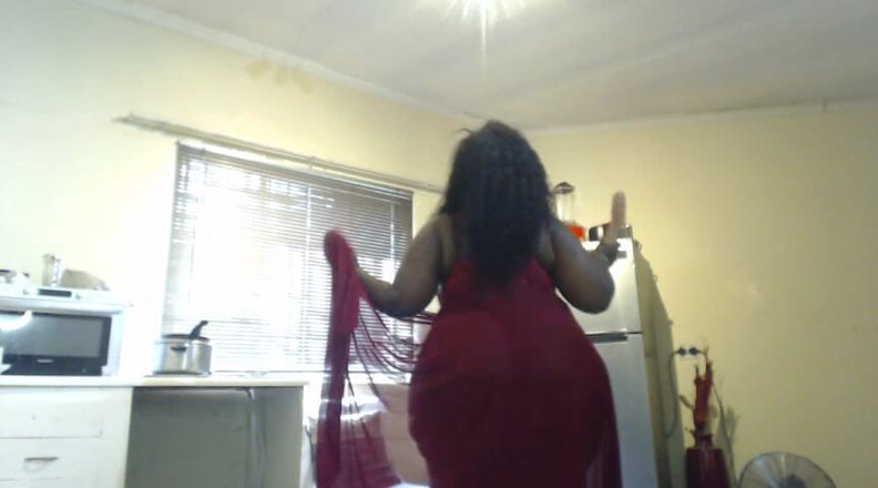 Legendary Booty Overdose: 曲線美のSSBBWオナニーとマンコの広がり