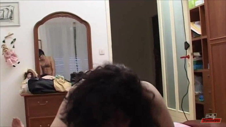 Vere Casalinghe Italia.: Brunette BBW gangbanged in close up action