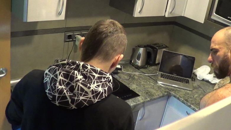 Gaybareback: HWebcam older guy fucked bareback in the kitchen