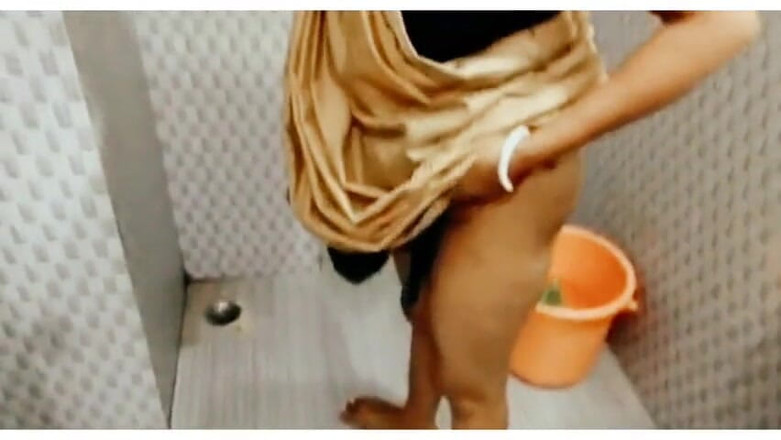 Sex Park: 彼は私のマンコにチンポを突っ込んで射精しました