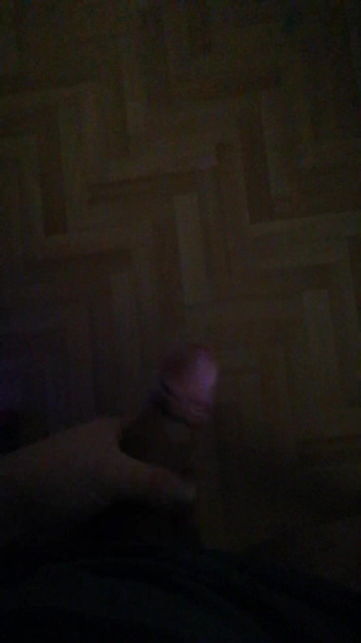 Larry Cum: Sto cercando troie affamate di cazzo per una scopata-amicizia