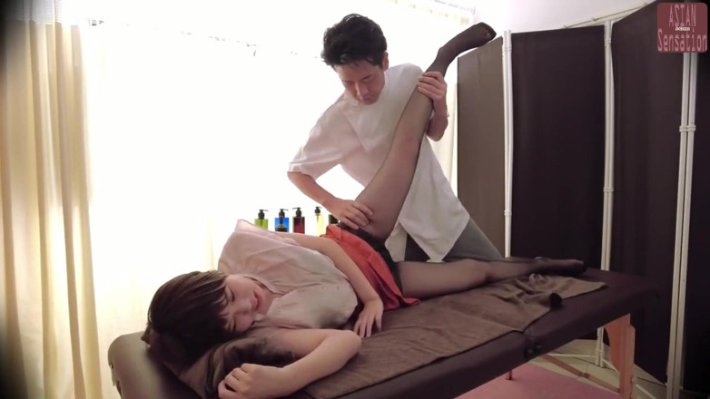 J-Cams: Relentless Pounding - She Is Already Climaxing but the Chiropractor Keeps...