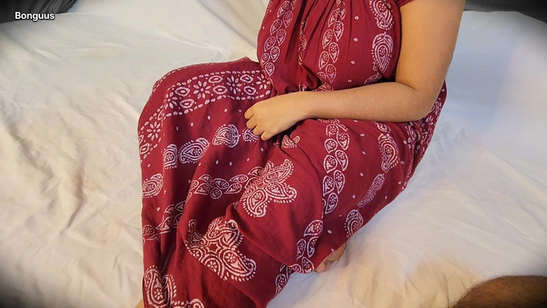 Riya Bonguus: Riya, femme au foyer sexy, se fait baiser par son...