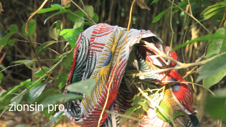 Zion: 来自乌干达的非常黑人在他们的农田里操青少年大胸部的女朋友