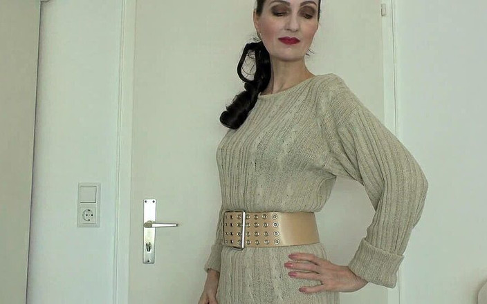 Lady Victoria Valente: Ikat pinggang ketat lebar bagian 61