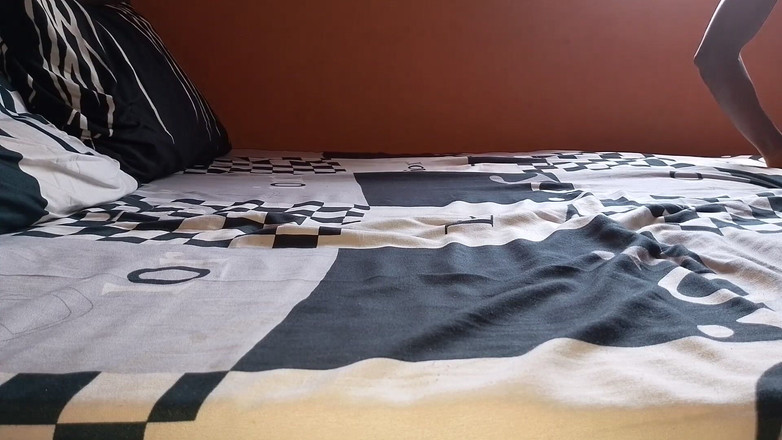 Masturbator emmy: Ich mache ihn im anderen zimmer verrückt