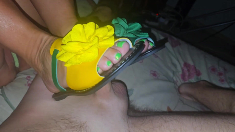 Anna Fire: Matrigna in infradito luminosa a letto con il suo figliastro