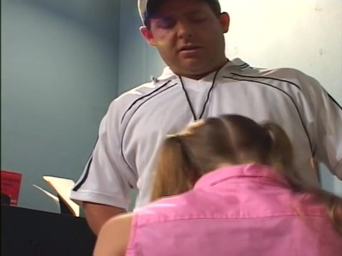 Chica Suicida DVD: Aurora Snow Adalah Haiwan Peliharaan Cikgu