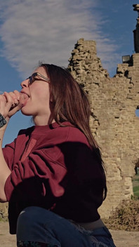 Amatérská děvka chce ptáka v přírodě deepthroat s cizincem