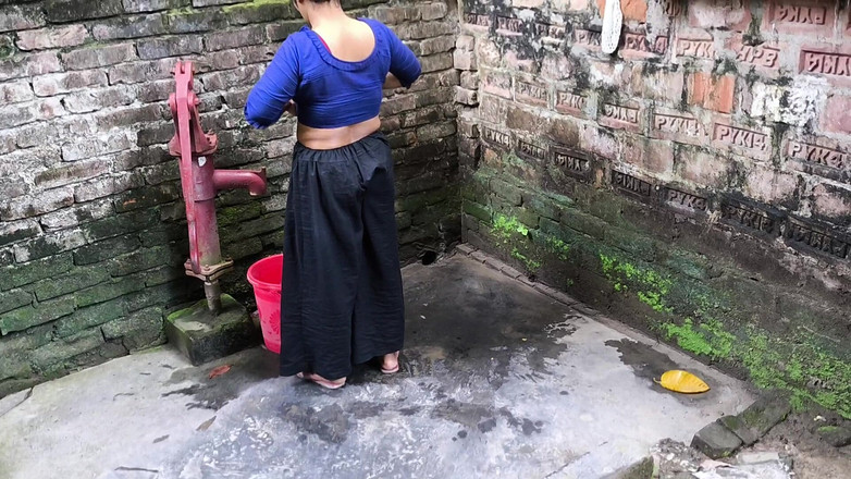 SAFI TV: Je vois que ma demi-sœur aînée prenait un bain, je...