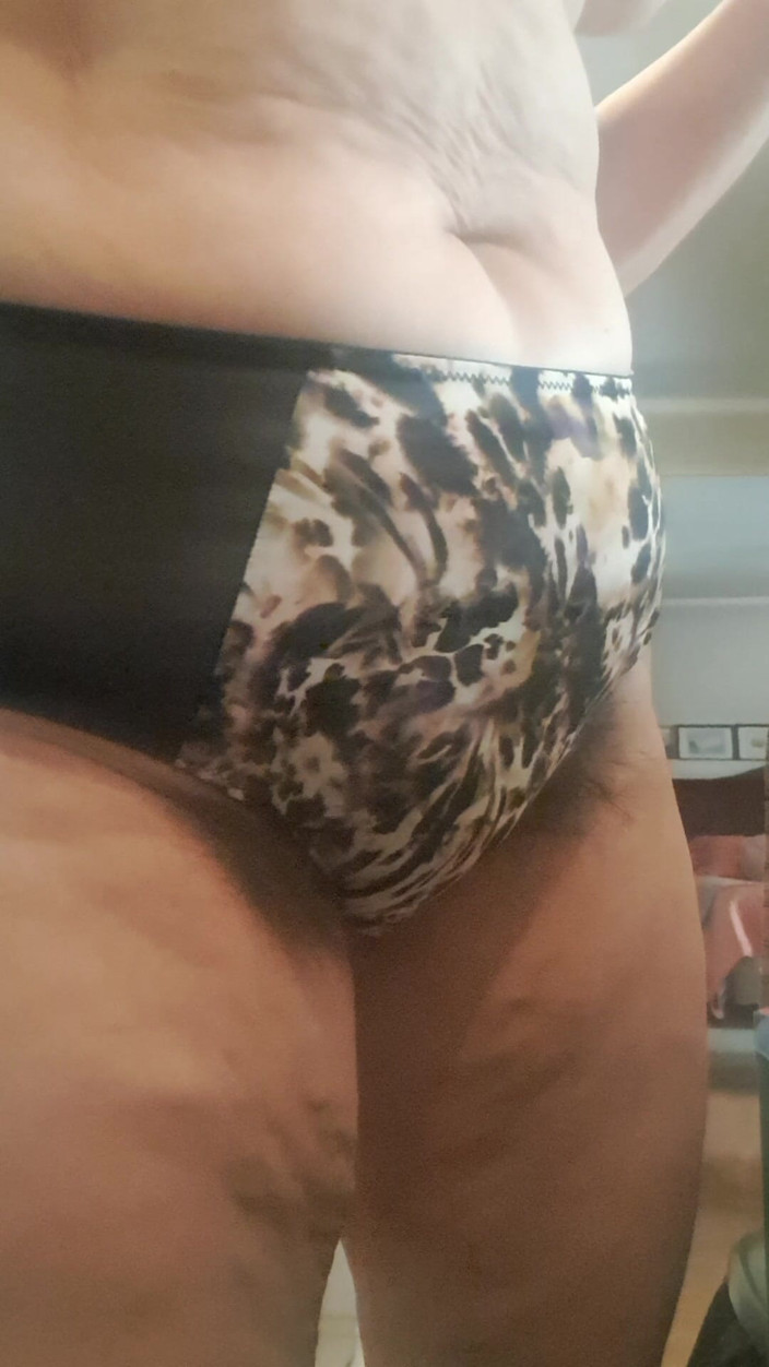 Mommy big hairy pussy: Stepmom in the Kitchen Wanting to Be Fucked