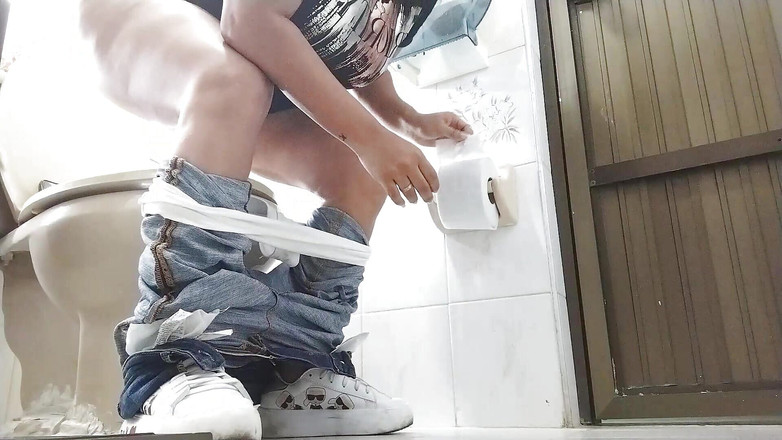 irina69star: क्लिनिक रोगी को कई कैमरों द्वारा मूतते हुए पकड़ा गया