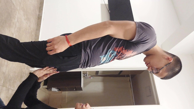 Tunenitovergon: Dojrzała wraca do domu z pracy i po prostu chce...