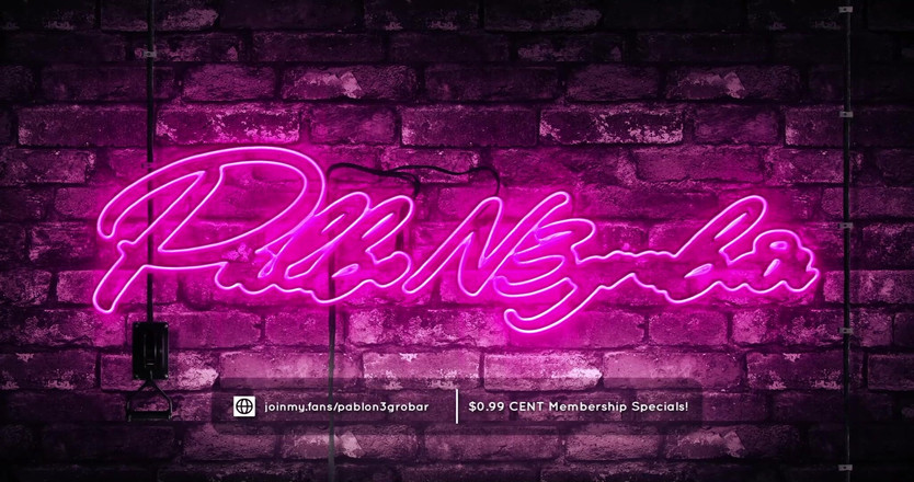 PABLO N3GROBAR: ショーのために服を脱ぐ小人