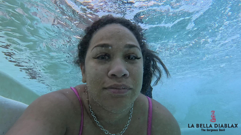 LaBellaDX: Relaxační milf jacuzzi promočená s lofi melodií