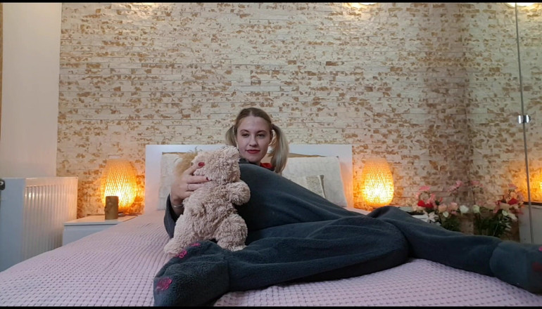 Erotic Tanya: Step-sister - Cam While Farting