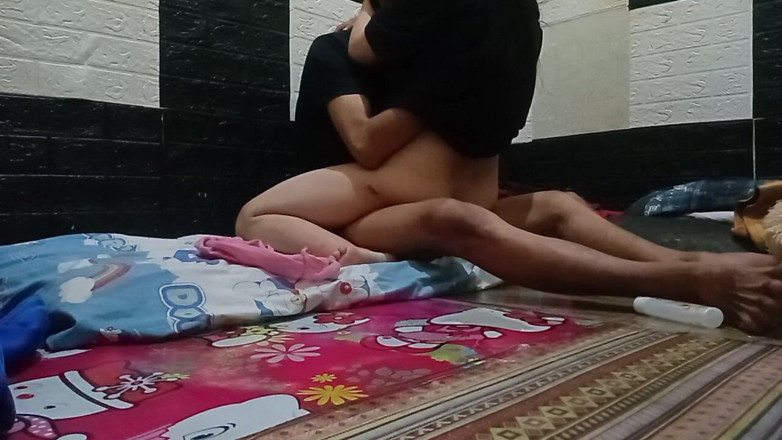 Famly sex: An Asian Angel Sitting on a Bench